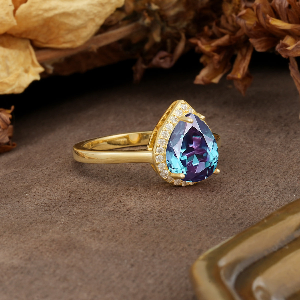 Luxurious 4-Prong Pear Cut Alexandrite Engagement Ring - Additional view
