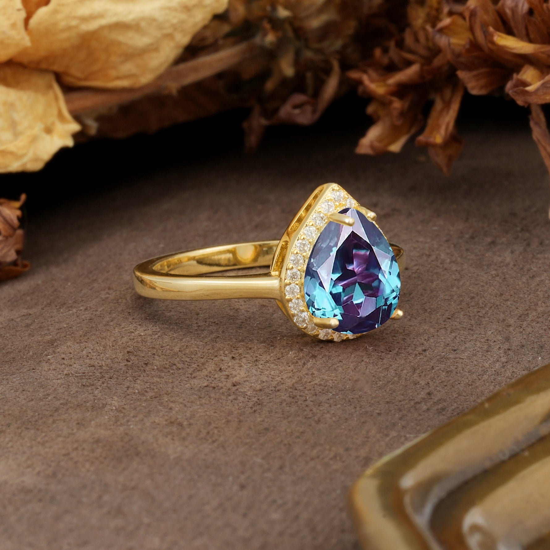 Luxurious 4-Prong Pear Cut Alexandrite Engagement Ring - Additional view