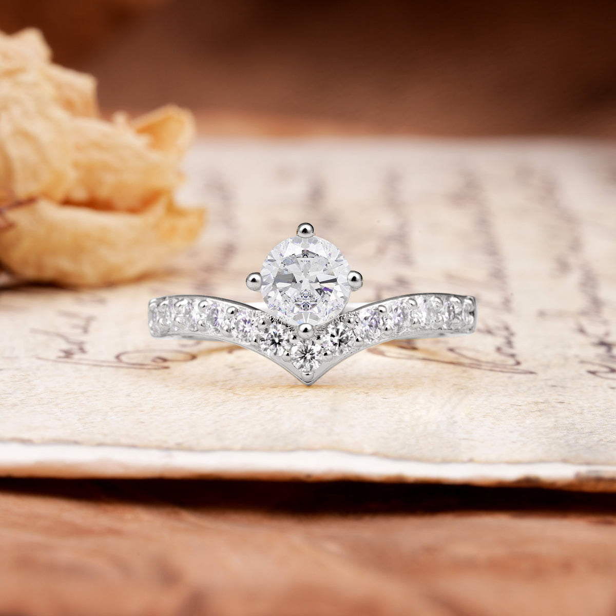 Classic Retro 4-Prong Round Cut Moissanite Engagement Ring - Additional view