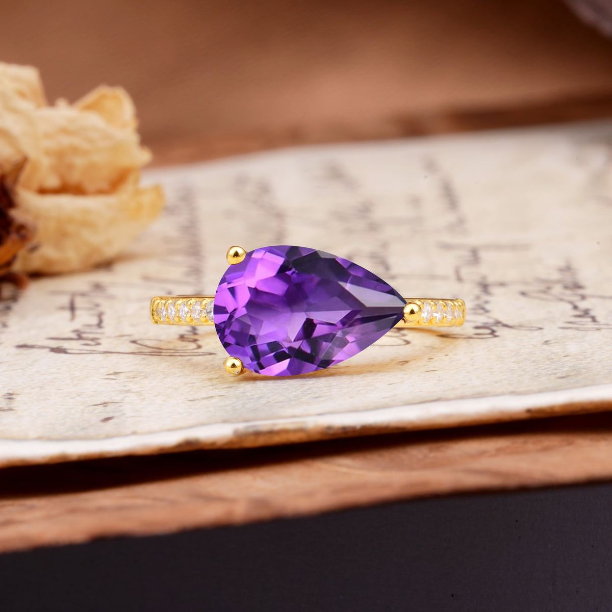 Classic unique Luxury 3-Prong pear cut Amethyst Engagement Ring - Additional view
