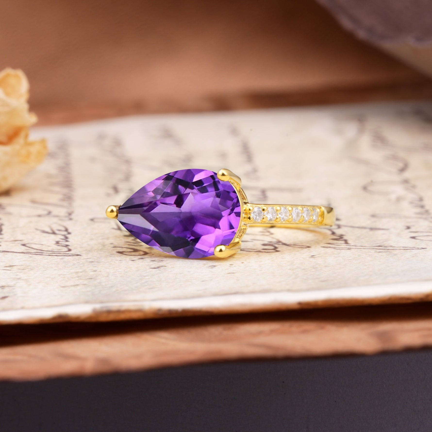 Classic unique Luxury 3-Prong pear cut Amethyst Engagement Ring - Additional view