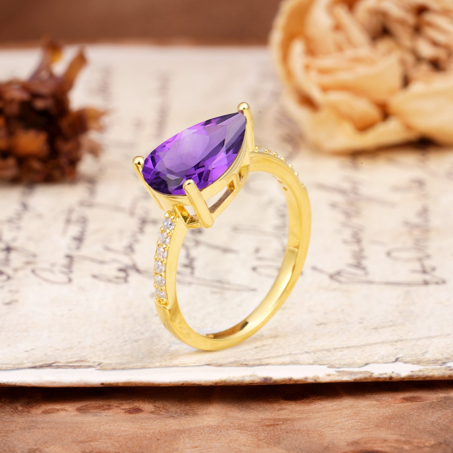 Classic unique Luxury 3-Prong pear cut Amethyst Engagement Ring - Additional view