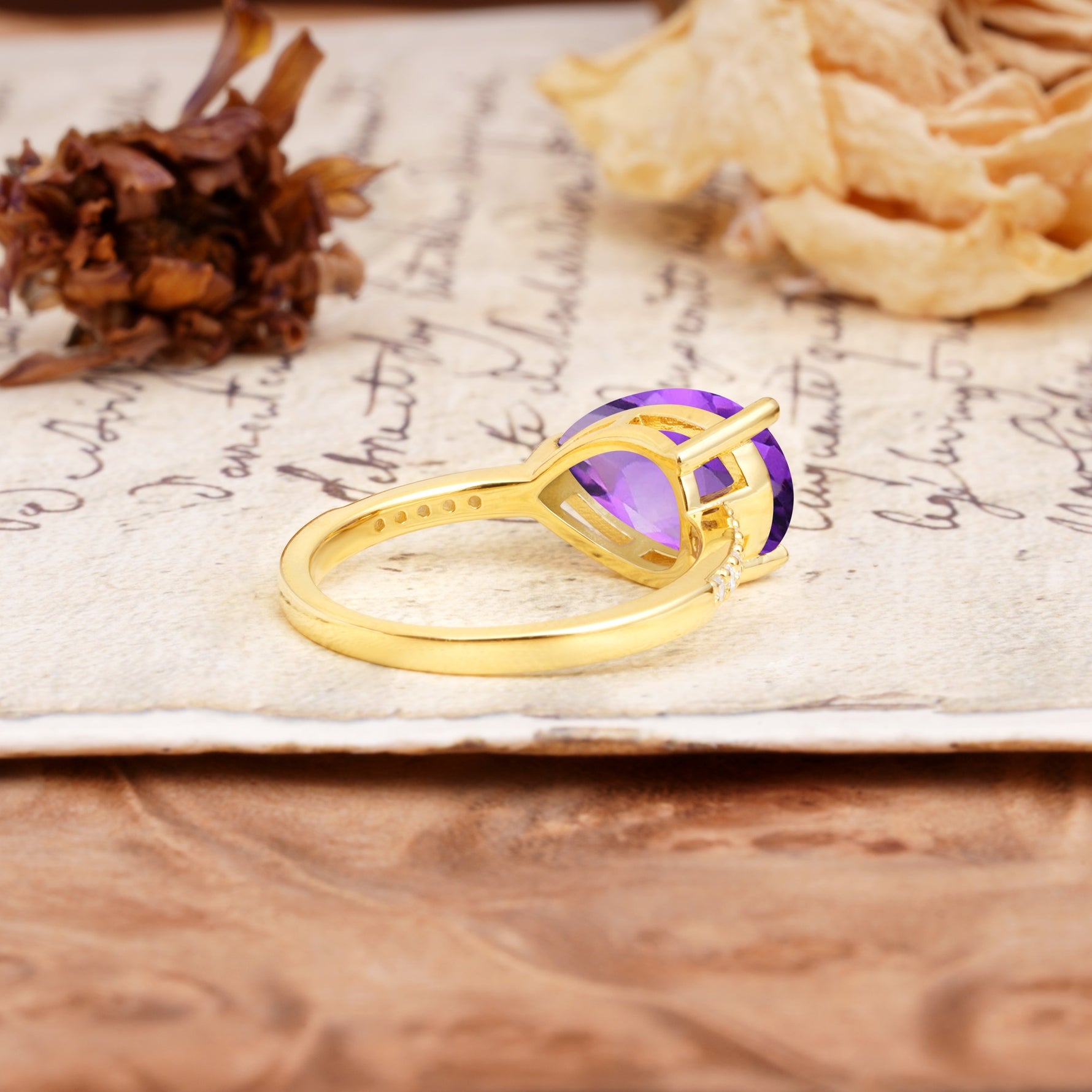 Classic unique Luxury 3-Prong pear cut Amethyst Engagement Ring - Additional view