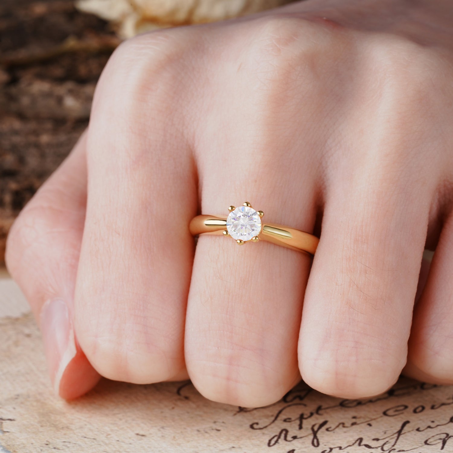 Classic, Minimalist 6-Prong Round Cut Moissanite Engagement Ring