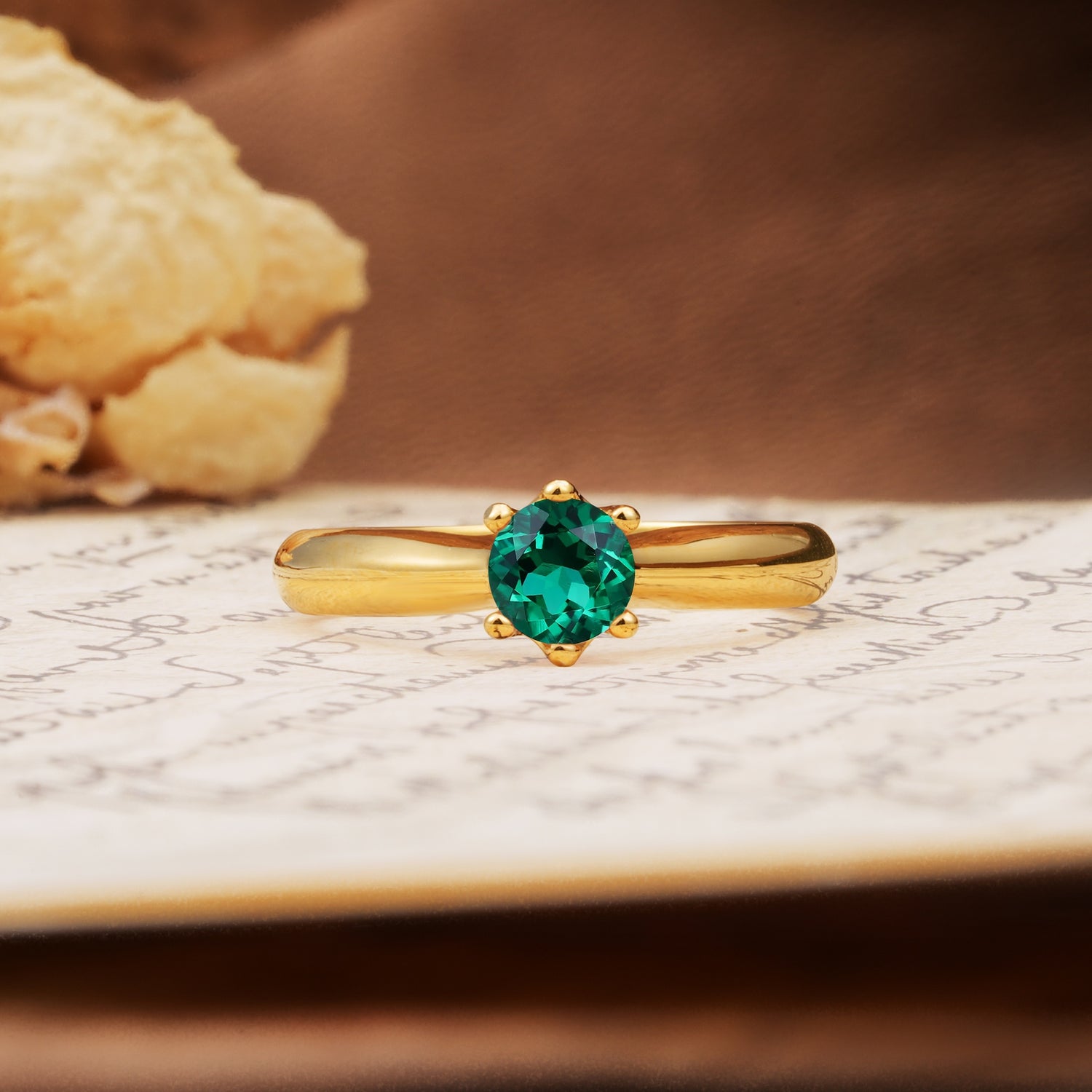 Classic, Minimalist 6-Prong Round Cut Emerald Engagement Ring