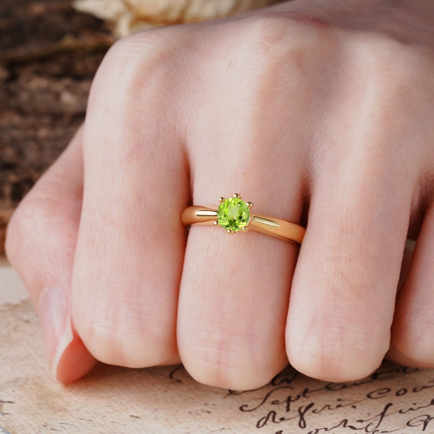 Classic, Minimalist 6-Prong Round Cut Peridot Engagement Ring